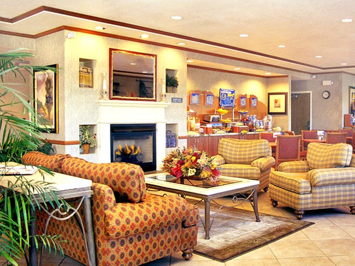 Holiday Inn Express Peoria North - Glendale By Ihg Exterior foto